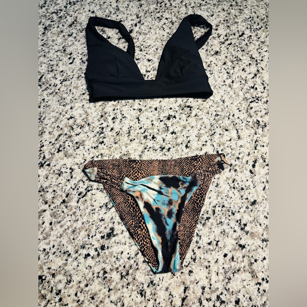 NWOT Volcom Black and Leopard Print Bikini Set
